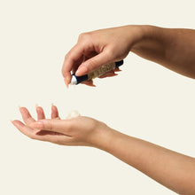 Load image into Gallery viewer, seneserum-c-hydrating-c-pearls-serum-us